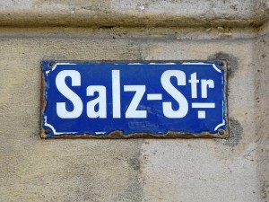 altes Straßenschild (Foto: Ralph Stenzel)