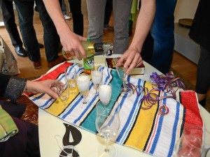 Sekt für alle in der Musterwohnung (Foto: Timo Müller)