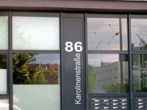 Straßenseitige Fassade des Anwesens Karolinenstr. 86 (Foto: Susanne Krebs)