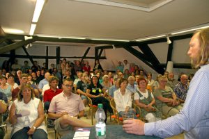 Der vollbesetzte Vortragsraum in der Freibank (Foto: Kamran Salimi)