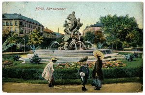 Bahnhofsplatz mit Centaurenbrunnen (historische Postkarte)